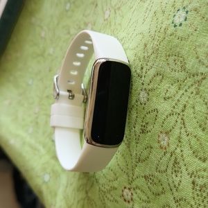 Fitbit Luxe